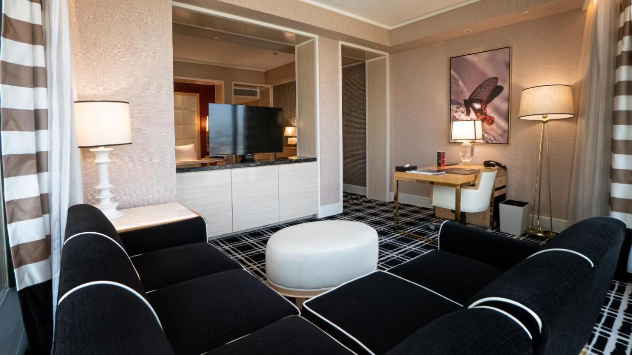 The Lin Hotel Taichung Exterior photo A suite at the Mandarin Oriental, New York