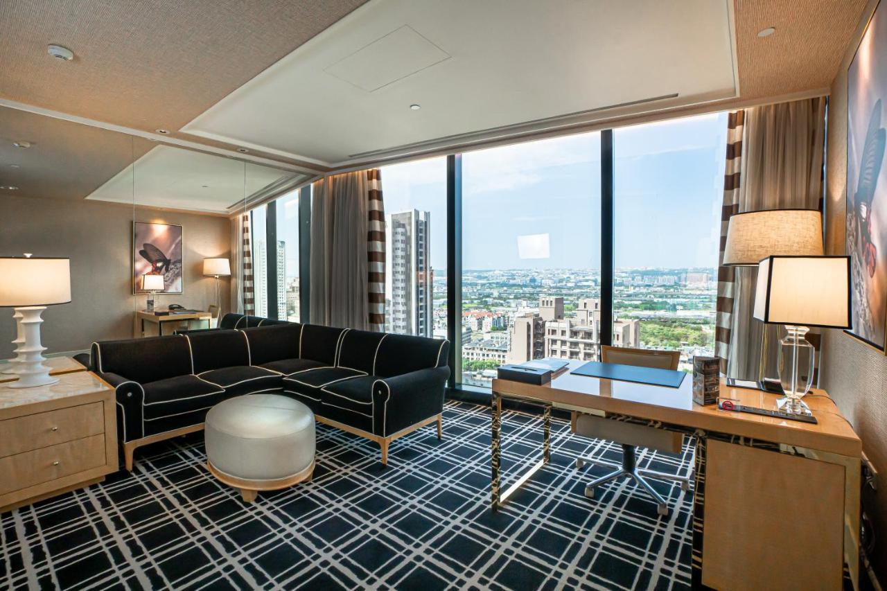 The Lin Hotel Taichung Exterior photo A suite at the Conrad Tokyo