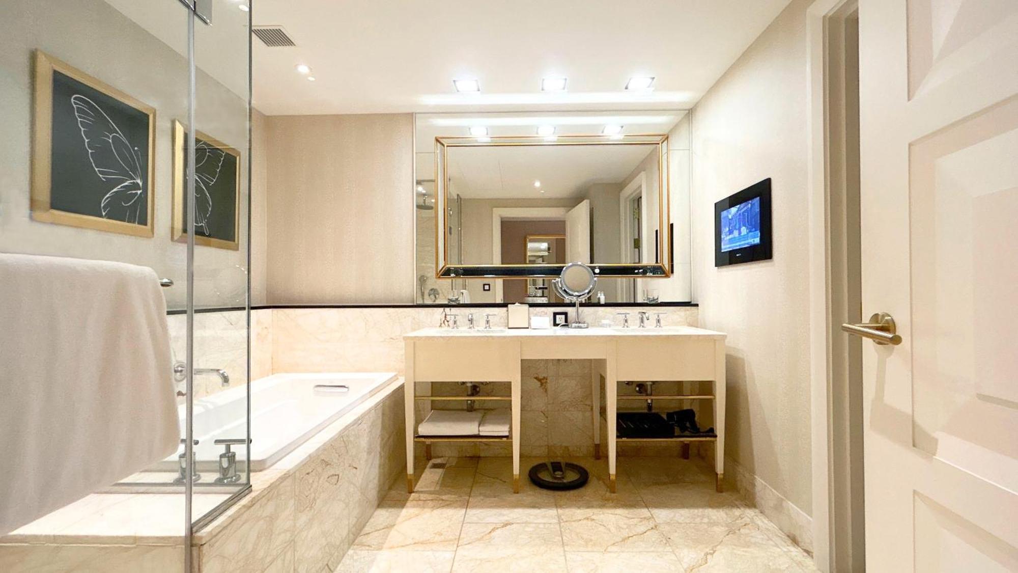 The Lin Hotel Taichung Exterior photo Bathroom