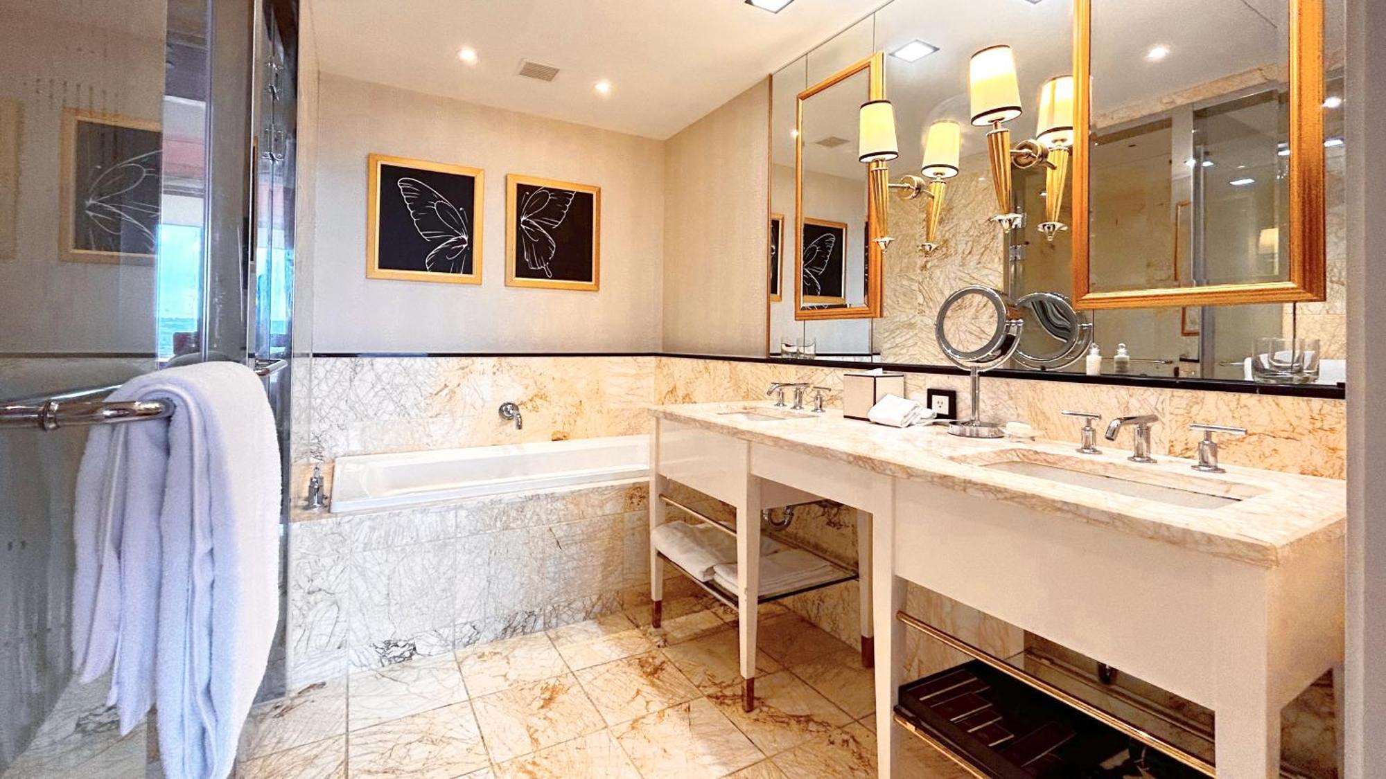 The Lin Hotel Taichung Exterior photo A bathroom in a hotel
