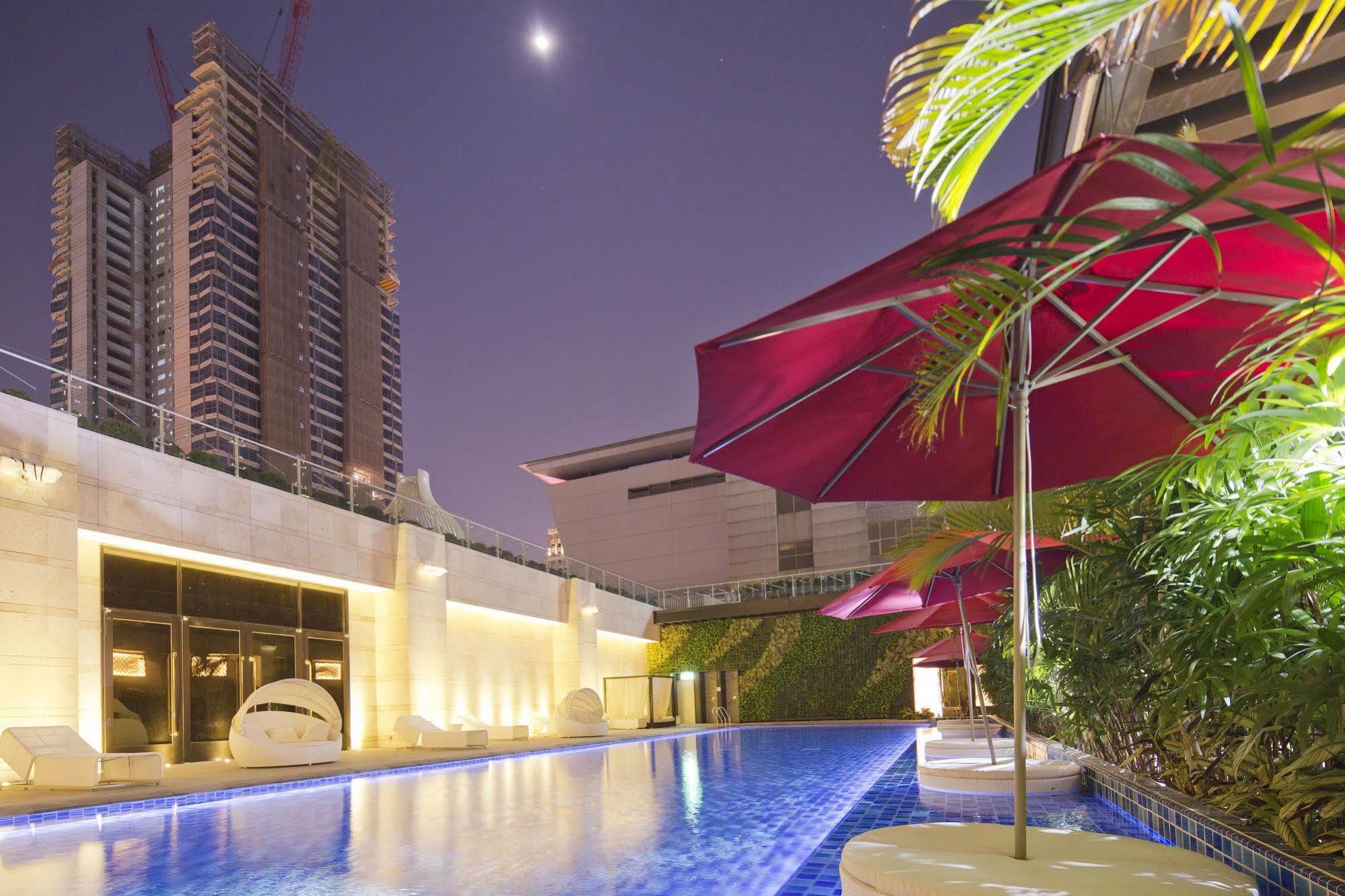 The Lin Hotel Taichung Exterior photo The swimming pool at the hotel