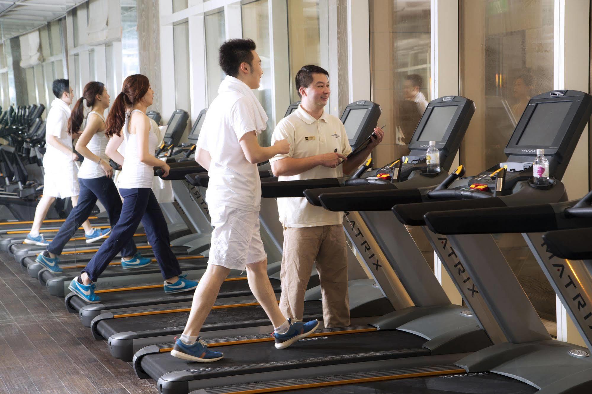 The Lin Hotel Taichung Exterior photo People exercising on treadmills