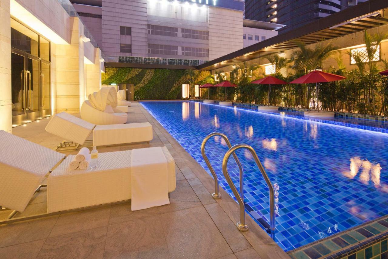 The Lin Hotel Taichung Exterior photo The swimming pool at the hotel